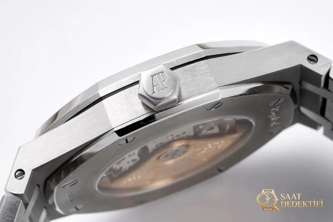 ZF Factory 2025'in iddialı çalışması: Audemars Piguet Royal Oak 15400 V2, tek parça mekanizmasıyla göz kamaştırıyor! - görsel 31