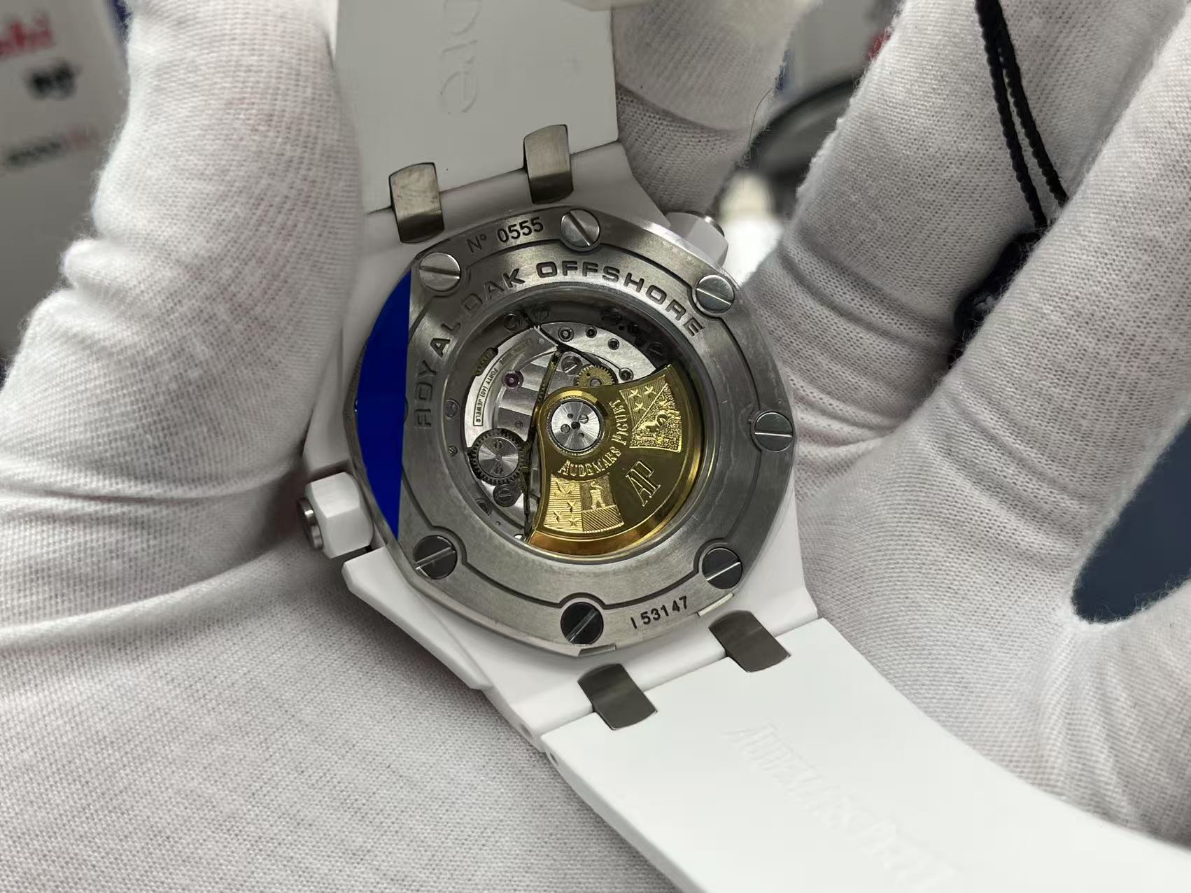 ZF Factory 2025'in iddialı çalışması, çığır açan seramik işçiliğiyle klasiği yeniden yorumluyor — Audemars Piguet Royal Oak Offshore 15707 serisi replika saat, piyasanın en üst donanımlı versiyonu sayılabilir ve dalış sporu saatlerine siyah-beyaz sanatın yeni ruhunu katıyor. — 8. fotoğraf