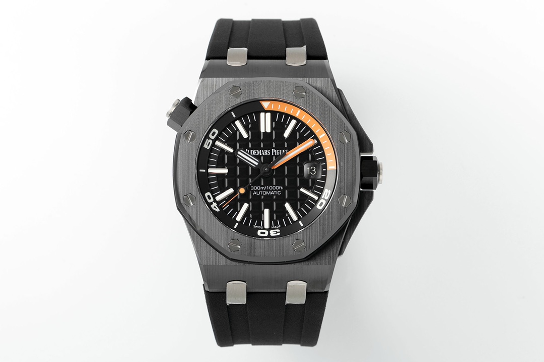 ZF Factory 2025'in iddialı çalışması, çığır açan seramik işçiliğiyle klasiği yeniden yorumluyor — Audemars Piguet Royal Oak Offshore 15707 serisi replika saat, piyasanın en üst donanımlı versiyonu sayılabilir ve dalış sporu saatlerine siyah-beyaz sanatın yeni ruhunu katıyor. — 19. fotoğraf