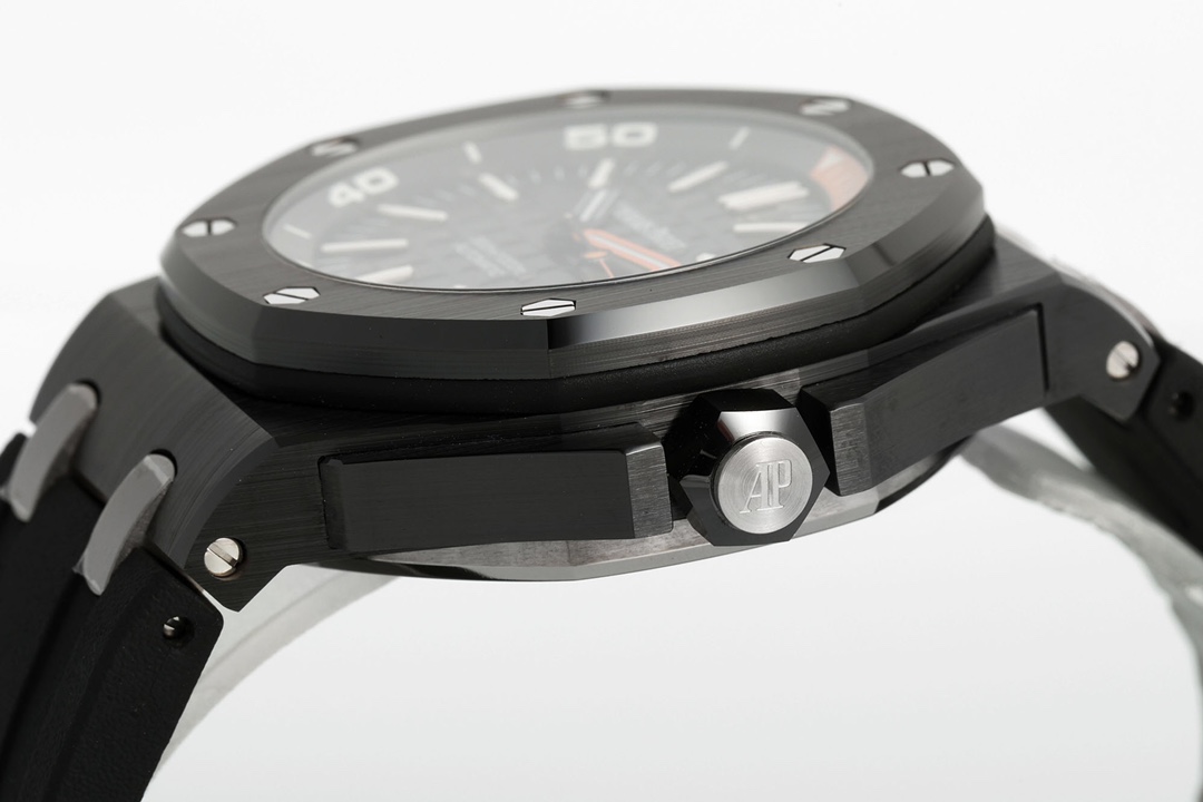 ZF Factory 2025'in iddialı çalışması, çığır açan seramik işçiliğiyle klasiği yeniden yorumluyor — Audemars Piguet Royal Oak Offshore 15707 serisi replika saat, piyasanın en üst donanımlı versiyonu sayılabilir ve dalış sporu saatlerine siyah-beyaz sanatın yeni ruhunu katıyor. — 26. fotoğraf