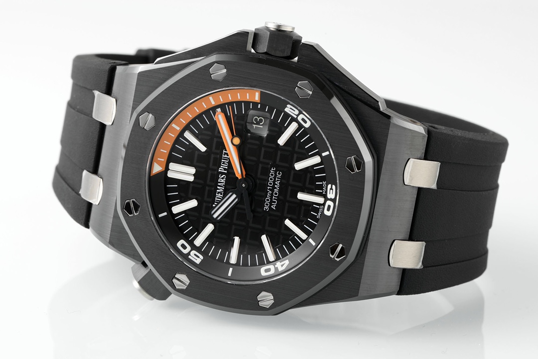 ZF Factory 2025'in iddialı çalışması, çığır açan seramik işçiliğiyle klasiği yeniden yorumluyor — Audemars Piguet Royal Oak Offshore 15707 serisi replika saat, piyasanın en üst donanımlı versiyonu sayılabilir ve dalış sporu saatlerine siyah-beyaz sanatın yeni ruhunu katıyor. — 27. fotoğraf
