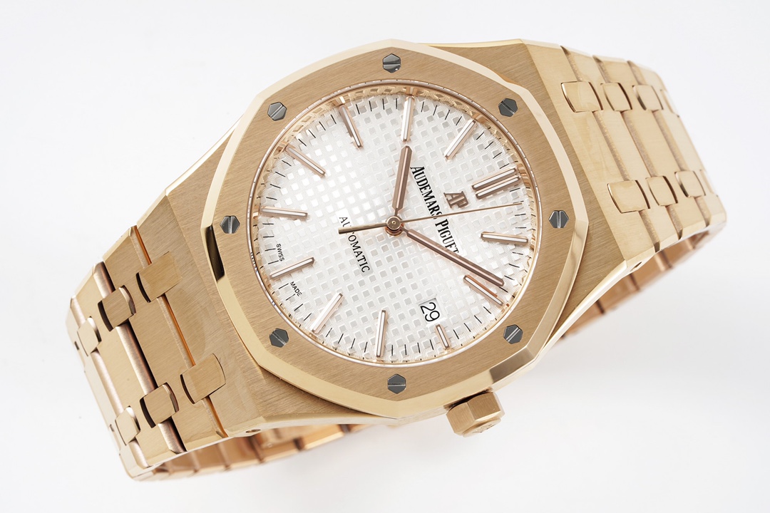 ZF Factory 2025'in seçkin yapımı: Rose gold Audemars Piguet AP Royal Oak 15400OR, entegre CAL.3120 mekanizmayla göz kamaştıran biçimde geliyor! — 5. fotoğraf