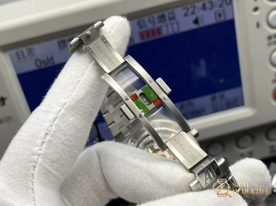 ZF Factory Audemars Piguet 15202 dumanlı mavi replika saat V2 sürümü nasıl - Kasa Profili ve Kurma Kolu İncelemesi