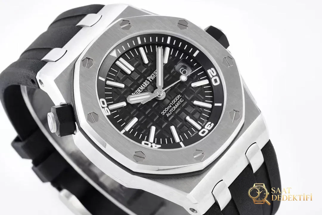 ZF Factory Audemars Piguet 15703 orijinalinden ayırt edilir mi? İşçiliği JF Factory ile boy ölçüşebilir mi? - Arka Kapak ve Mekanizma Detayı
