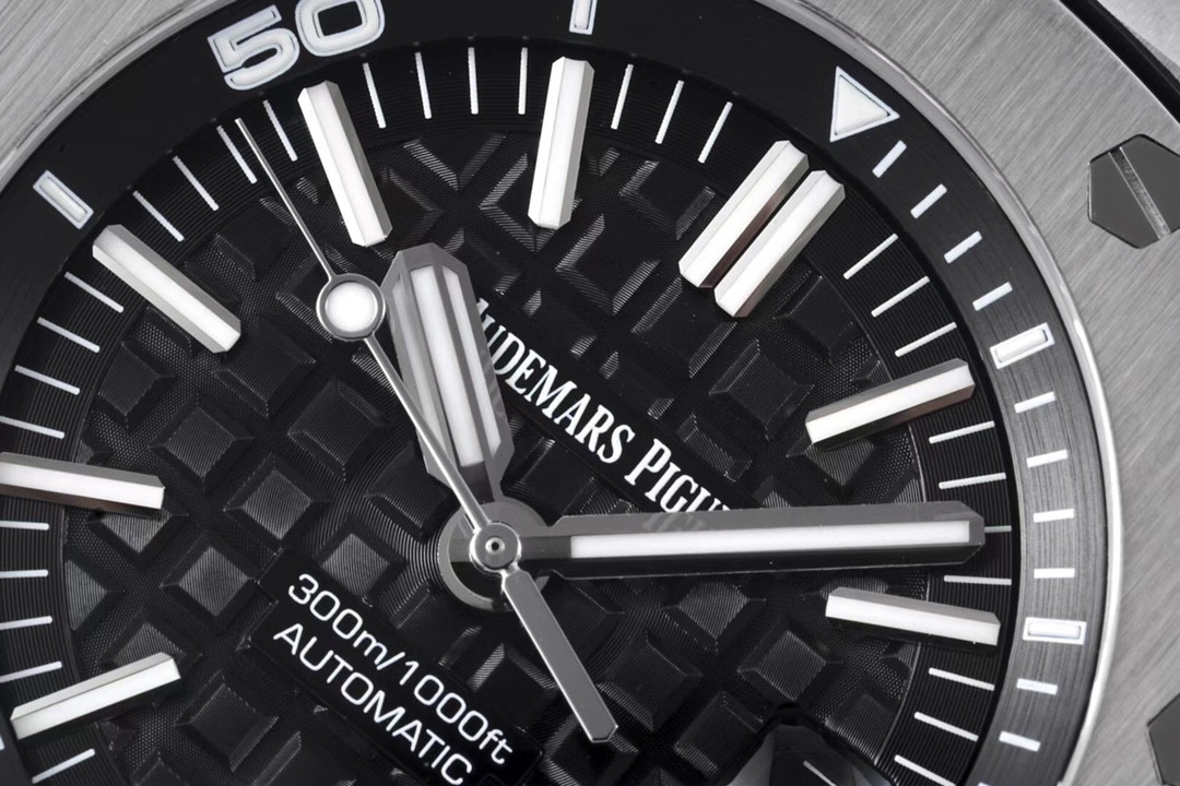 ZF Factory Audemars Piguet 15703 orijinalinden ayırt edilir mi? İşçiliği JF Factory ile boy ölçüşebilir mi? — 7. fotoğraf