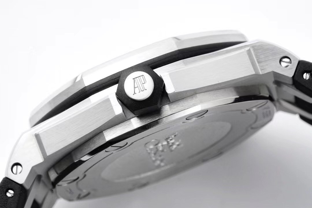 ZF Factory Audemars Piguet 15703 orijinalinden ayırt edilir mi? İşçiliği JF Factory ile boy ölçüşebilir mi? — 10. fotoğraf