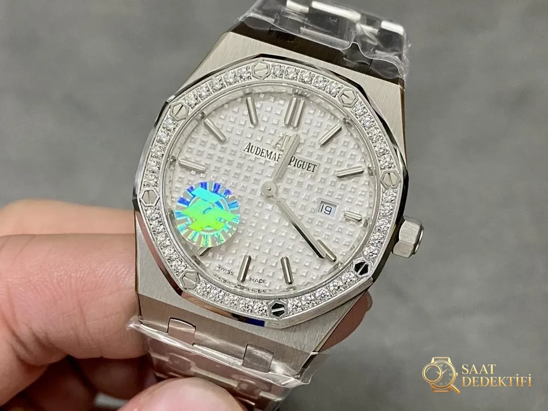 ZF Factory Audemars Piguet 67651 kuvars kadın saatinin kalitesi nasıl? - Kasa Profili ve Kurma Kolu İncelemesi