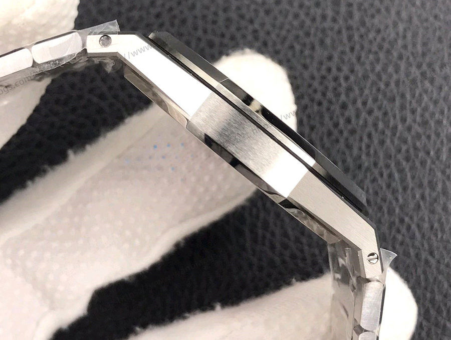 ZF Factory Audemars Piguet Royal Oak 15202 saatinin işçiliği nasıl? — 5. fotoğraf