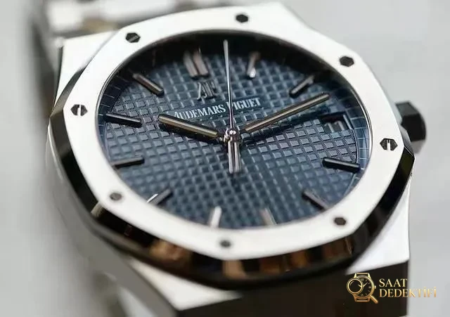Examen de l'exécution de 15 500 heures de ZF Factory Audemars Piguet Royal Oak - Profil du boîtier et examen de la couronne