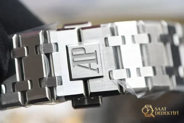 Examen de la fabrication de 15 500 heures de ZF Factory Audemars Piguet Royal Oak - Fabrication du cadran macro et de l'index