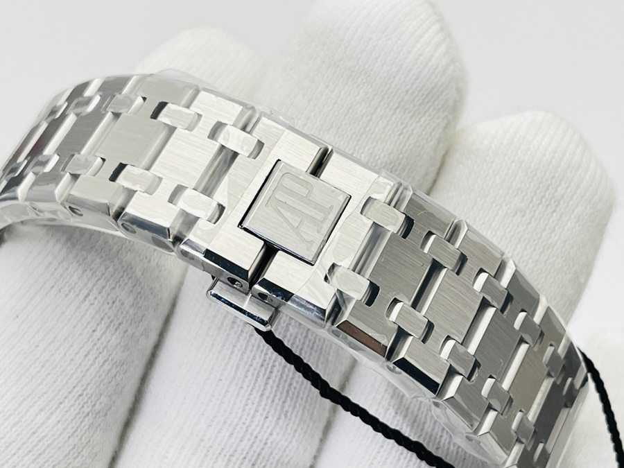 ZF Factory Audemars Piguet Royal Oak 15500 V2 versiyonu "çelik" kralın tacını koruyarak yayında — 7. fotoğraf