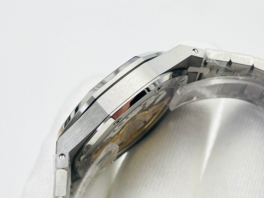 ZF Factory Audemars Piguet Royal Oak 15500 V2 versiyonu "çelik" kralın tacını koruyarak yayında — 25. fotoğraf