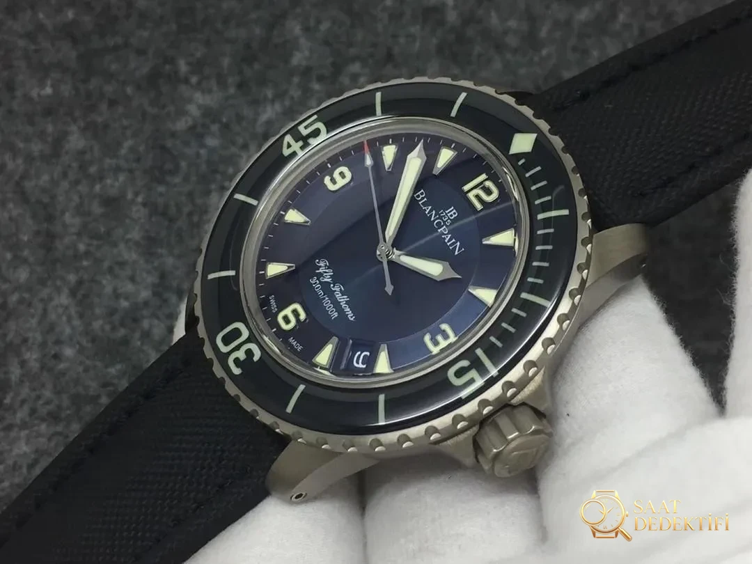 ZF Factory Blancpain Fifty Fathoms mavi kadranlı titanyum kasa replikası nasıl? - Arka Kapak ve Mekanizma Detayı