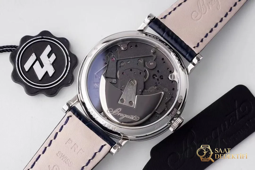ZF Factory Breguet Tradition serisi retrograde saniyeli replika saat, mavi kadran - Bilekte Duruş ve Kasa Orantısı
