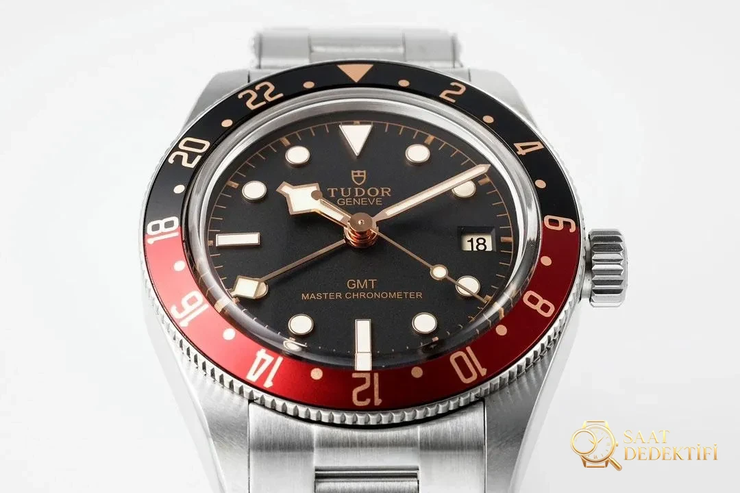 [ZF Factory iddialı yapım-Tudor Black Bay 1958 GMT «Kola Bezel» koleksiyonluk replika] - Kadran Detayı ve Bezel İşçiliği