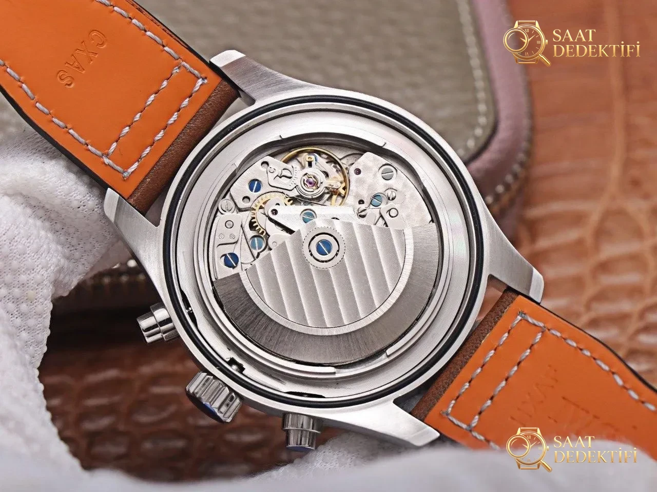 ZF Factory IWC Pilot kronograf IWC377726 serisi yeşil kadranlı replika saatin işçiliği nasıl? - Mekanizma Zemberek ve Balans Detayı