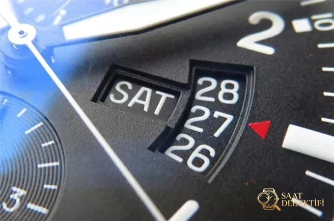 ZF Factory IWC Pilot serisi IW377704 Le Petit Prince özel versiyon kronograf replika saat gerçek-replika karşılaştırması ve orijinal incelemesi - Mekanizma Zemberek ve Balans Detayı