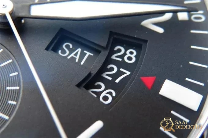 ZF Factory IWC Pilot serisi IW377704 Le Petit Prince özel versiyon kronograf replika saat gerçek-replika karşılaştırması ve orijinal incelemesi - Yan Profil ve Kordon Bağlantısı