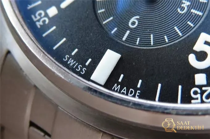 ZF Factory IWC Pilot serisi IW377704 Le Petit Prince özel versiyon kronograf replika saat gerçek-replika karşılaştırması ve orijinal incelemesi - Genel Açı ve Estetik Duruş