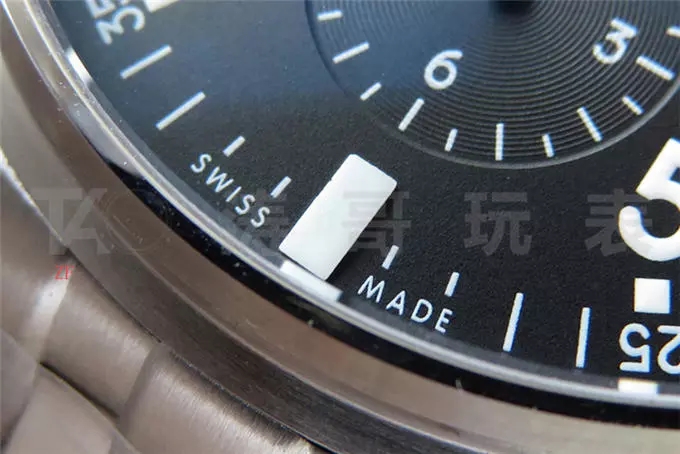 ZF Factory IWC Pilot serisi IW377704 Le Petit Prince özel versiyon kronograf replika saat gerçek-replika karşılaştırması ve orijinal incelemesi — 13. fotoğraf