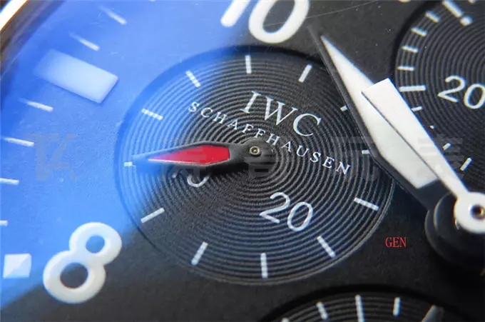 ZF Factory IWC Pilot serisi IW377704 Le Petit Prince özel versiyon kronograf replika saat gerçek-replika karşılaştırması ve orijinal incelemesi — 16. fotoğraf