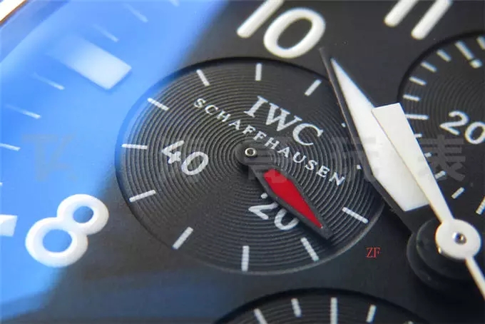 ZF Factory IWC Pilot serisi IW377704 Le Petit Prince özel versiyon kronograf replika saat gerçek-replika karşılaştırması ve orijinal incelemesi — 17. fotoğraf