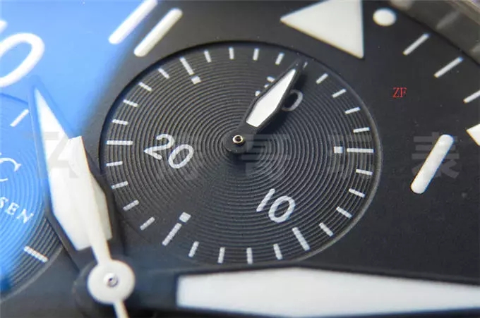 ZF Factory IWC Pilot serisi IW377704 Le Petit Prince özel versiyon kronograf replika saat gerçek-replika karşılaştırması ve orijinal incelemesi — 19. fotoğraf