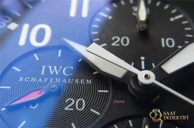 ZF Factory IWC Pilot serisi IW377704 Le Petit Prince özel versiyon kronograf replika saat gerçek-replika karşılaştırması ve orijinal incelemesi - Koleksiyon ve Vitrin Görünümü