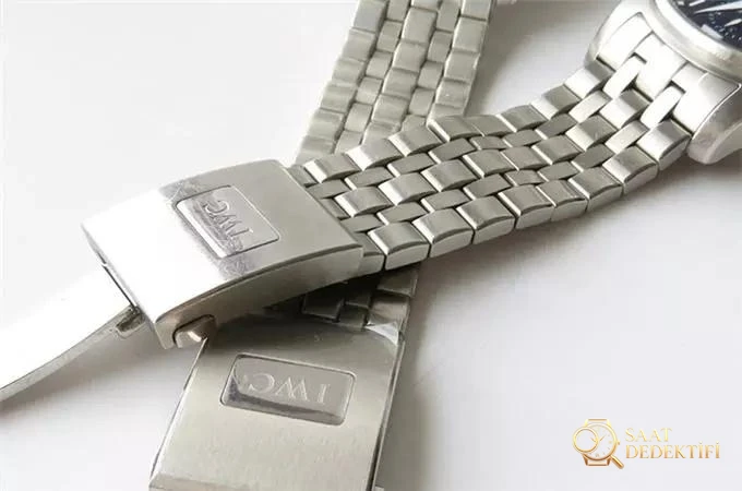 ZF Factory IWC Pilot serisi IW377704 Le Petit Prince özel versiyon kronograf replika saat gerçek-replika karşılaştırması ve orijinal incelemesi - Takimetre Skalası ve Baskı Keskinliği