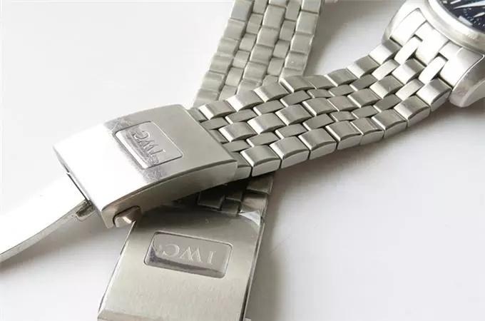 ZF Factory IWC Pilot serisi IW377704 Le Petit Prince özel versiyon kronograf replika saat gerçek-replika karşılaştırması ve orijinal incelemesi — 28. fotoğraf