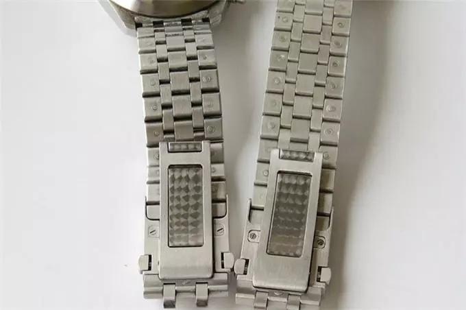ZF Factory IWC Pilot serisi IW377704 Le Petit Prince özel versiyon kronograf replika saat gerçek-replika karşılaştırması ve orijinal incelemesi — 32. fotoğraf