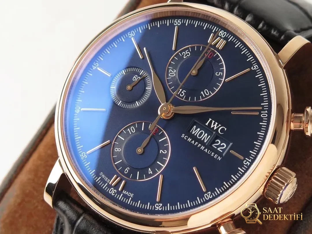 ZF Factory IWC Portofino Kronograf, roze altın kasa mavi kadran incelemesi - Arka Kapak ve Mekanizma Detayı