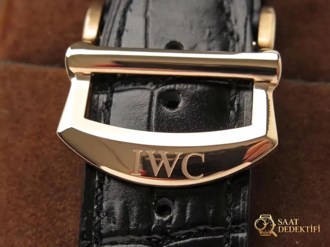 ZF Factory IWC Portofino Kronograf, roze altın kasa mavi kadran incelemesi - Mekanizma Zemberek ve Balans Detayı