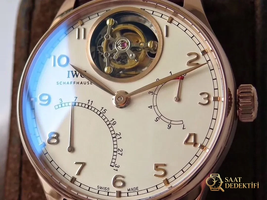 ZF Factory IWC Portugieser 12 Pozisyon Tourbillon Flyback Takvim Gerçek Güç Rezervi Göstergesi 44 mm Replika Saat İncelemesi - Kordon Dokusu ve Dikiş Detayları