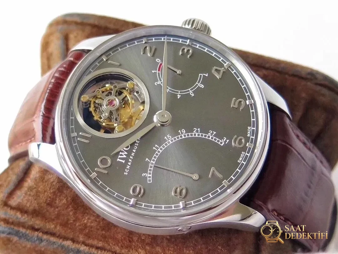 ZF Factory IWC Portugieser 12 Pozisyon Tourbillon Flyback Takvim Gerçek Güç Rezervi Göstergesi 44 mm Replika Saat İncelemesi - Takimetre Skalası ve Baskı Keskinliği