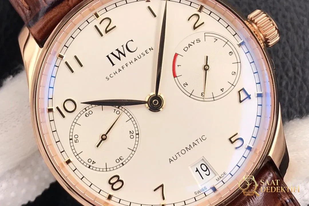 ZF Factory IWC Portugieser 7 Gün V5 Rose Gold işçiliği ilk bakışta belli olur mu? - Arka Kapak ve Mekanizma Detayı