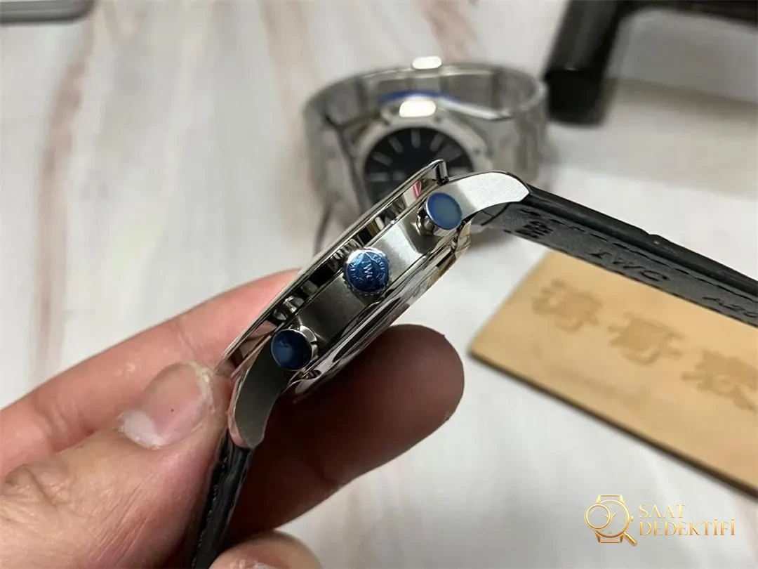 ZF Factory IWC Portugieser Kronograf V2 Ultimate versiyonu orijinalinden ne kadar geride? - Arka Kapak ve Mekanizma Detayı