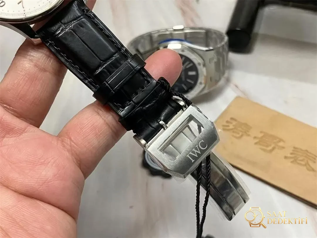 ZF Factory IWC Portugieser Kronograf V2 Ultimate versiyonu orijinalinden ne kadar geride? - Klips Kilidi ve Lazer Damgalar
