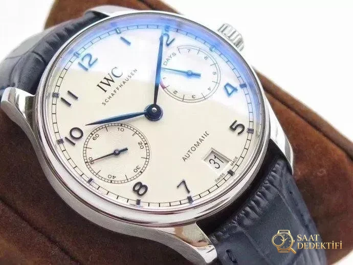 ZF Factory IWC Portugieser Seri 7 mavi akrep-yelkovanlı replika saati hangi seviyede? Orijinaliyle karıştırılabilir mi? - Yan Profil ve Kordon Bağlantısı