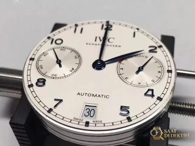 ZF Factory IWC Portugieser Seri 7 mavi akrep-yelkovanlı replika saati hangi seviyede? Orijinaliyle karıştırılabilir mi? - Tepe Kilit Mekanizması ve Conta Yapısı