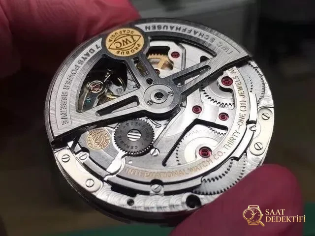 ZF Factory IWC Portugieser Seri 7 mavi akrep-yelkovanlı replika saati hangi seviyede? Orijinaliyle karıştırılabilir mi? - Kordon Bakla Esnekliği ve Pim Yuvaları