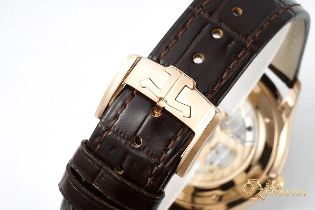 ZF Factory Jaeger-LeCoultre Master Ultra Thin serisi takvimli saatin V2 versiyonunda neler geliştirildi? - Arka Kapak Gravür ve Seri Numarası