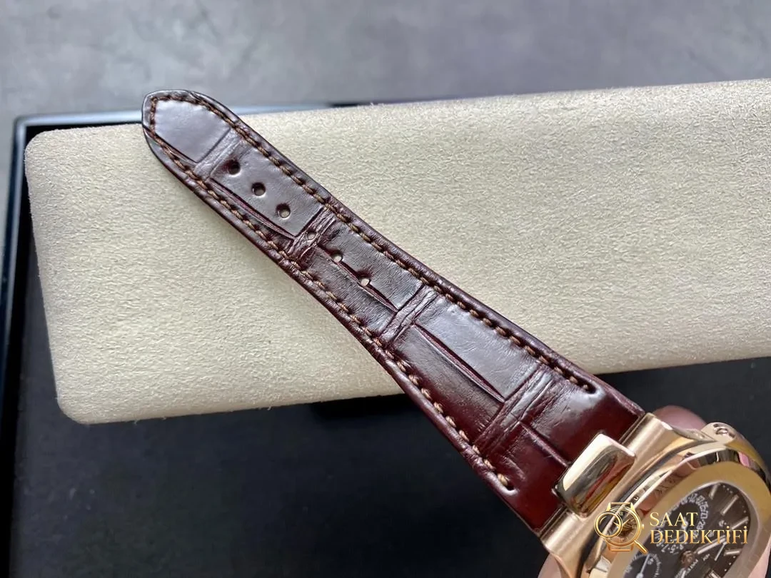 La ZF Factory Patek Nautilus 5712R en or rose sera-t-elle mise à jour avec une véritable réserve de marche ? - Vue nocturne phosphore et Super-LumiNova