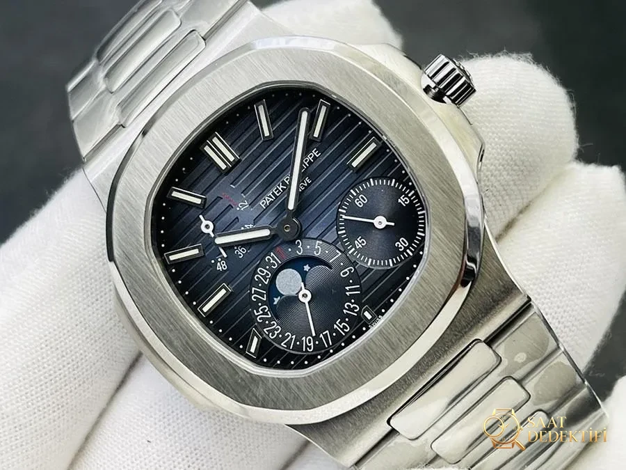 ZF Factory Patek Philippe Nautilus 5712 replica watch: worth buying for its quality and detail control - Dial Detail and Bezel Workmanship