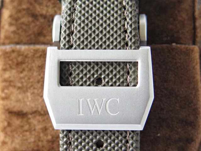 ZF Factory Replika IWC Top Gun Miramar IW389001 ve IW389002 Seramik Saatler Yayınlandı — 19. fotoğraf