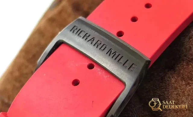 ZF Factory Richard Mille RM035-2 ABD İşbirliği Modifiye Karbon Fiber Kol Saati İncelemesi - Arka Kapak ve Mekanizma Detayı