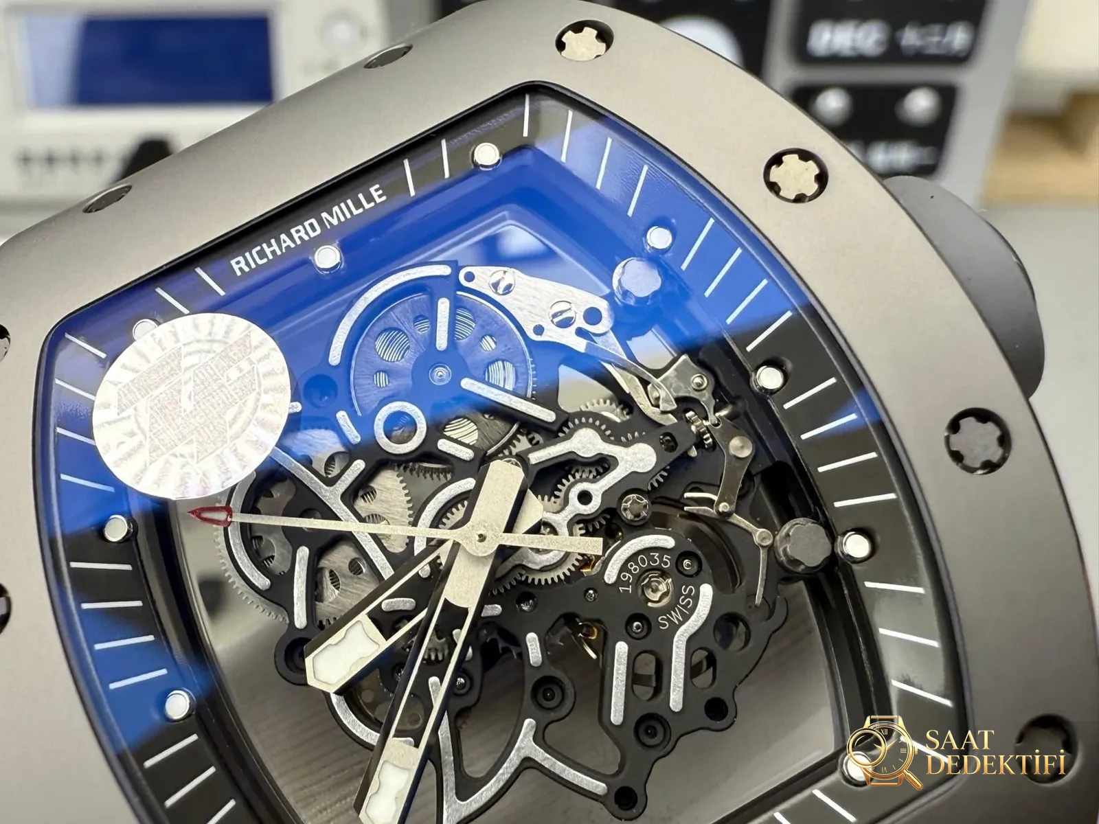 ZF Factory Richard Mille RM055 köpek balığı grisi seramik + titanyum kalitesi nasıl? - Arka Kapak ve Mekanizma Detayı