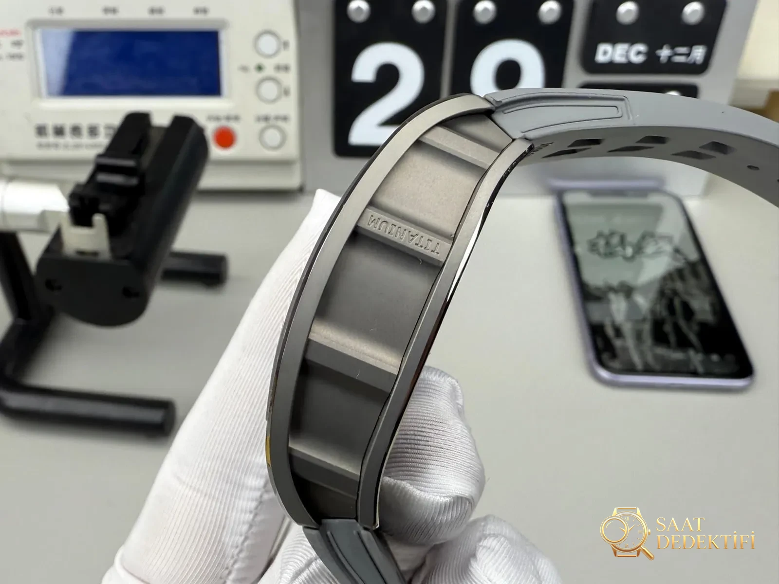 ZF Factory Richard Mille RM055 köpek balığı grisi seramik + titanyum kalitesi nasıl? - Klips Kilidi ve Lazer Damgalar