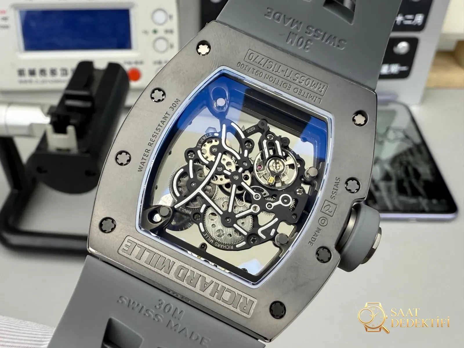ZF Factory Richard Mille RM055 köpek balığı grisi seramik + titanyum kalitesi nasıl? - Bilekte Duruş ve Kasa Orantısı