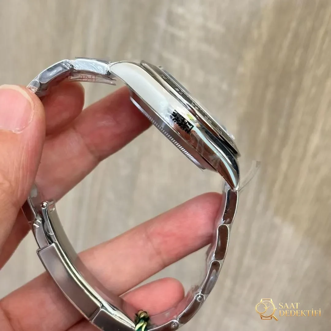 ZF Factory Rolex 2023 yeni Daytona m126500ln panda işçiliği nasıl? - Bilekte Duruş ve Kasa Orantısı
